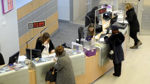 ЛАНЕ ВИШЕ ПОЗАЈМИЦА ЗА 9,9 ОДСТО Највише кредита код пословања некретнинама, саобраћају и грађевинарству ЛАНЕ ВИШЕ ПОЗАЈМИЦА ЗА 9,9 ОДСТО Највише кредита код пословања некретнинама, саобраћају и грађевинарству