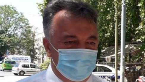 ЈУТКИ ОДРЕЂЕНО ЗАДРЖАВАЊЕ ДО 48 САТИ: Полиција у шест ујутру опколила зграду, бивши председник општине Брус убрзо приведен ЈУТКИ ОДРЕЂЕНО ЗАДРЖАВАЊЕ ДО 48 САТИ: Полиција у шест ујутру опколила зграду, бивши председник општине Брус убрзо приведен
