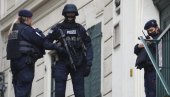 УХАПШЕНО ОКО 700 КРИЈУМЧАРА ЉУДИ У АУСТИЈИ: Међу њима и један који је прошверцовао 6.000 миграната
