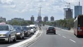 DEVOJKA ODUSTALA OD SKOKA S BRANKOVOG MOSTA: Kraj drame u centru Beograda DEVOJKA ODUSTALA OD SKOKA S BRANKOVOG MOSTA: Kraj drame u centru Beograda
