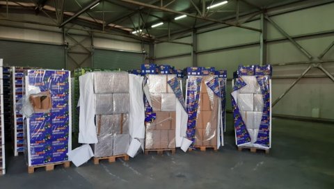 ОДУЗЕТО СКОРО ТРИ ТОНЕ ДРОГЕ: Акције црногорске полиције у Подгорици и Бару ОДУЗЕТО СКОРО ТРИ ТОНЕ ДРОГЕ: Акције црногорске полиције у Подгорици и Бару