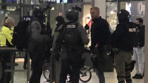 ПЉАЧКАШИ ЗАДРЖАЛИ ОКЛОПНО ВОЗИЛО: У обрачуну са полицијом један убијен ПЉАЧКАШИ ЗАДРЖАЛИ ОКЛОПНО ВОЗИЛО: У обрачуну са полицијом један убијен