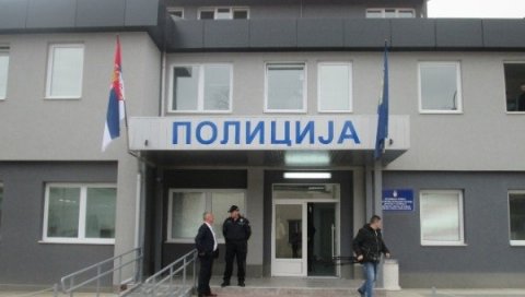 СЕКИРОМ НАСРНУО НА СВОЈУ ЖЕНУ? Мушкарац из Александровца осумњичен за тешко породично насиље, пре три дана је наводно истукао СЕКИРОМ НАСРНУО НА СВОЈУ ЖЕНУ? Мушкарац из Александровца осумњичен за тешко породично насиље, пре три дана је наводно истукао