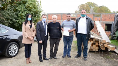 СПРЕМАЈУ И НОВУ ТУРУ: У Угљевику подстицаји за пољопривредну механизацију и до 30 одсто СПРЕМАЈУ И НОВУ ТУРУ: У Угљевику подстицаји за пољопривредну механизацију и до 30 одсто