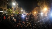 НЕРЕДИ ИСПРЕД БЕЛЕ КУЋЕ: Масовно окупљање демонстраната, сукобили се са полицијом (ВИДЕО) НЕРЕДИ ИСПРЕД БЕЛЕ КУЋЕ: Масовно окупљање демонстраната, сукобили се са полицијом (ВИДЕО)