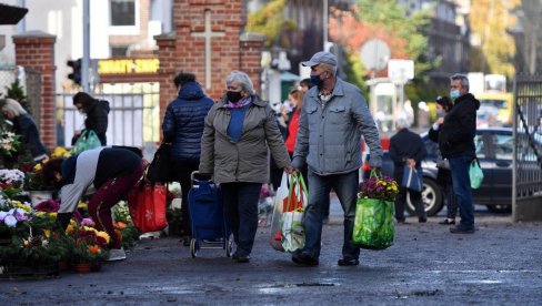 НАЈТЕЖИ ТАЛАС КОРОНА ВИРУСА: Пољска пооштрава рестриктивне мере како би се избегло поптуно затварање земље НАЈТЕЖИ ТАЛАС КОРОНА ВИРУСА: Пољска пооштрава рестриктивне мере како би се избегло поптуно затварање земље