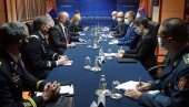 SASTANAK STEFANOVIĆA I GODFRIJA: Ministar se zahvalio na donacijama SAD SASTANAK STEFANOVIĆA I GODFRIJA: Ministar se zahvalio na donacijama SAD