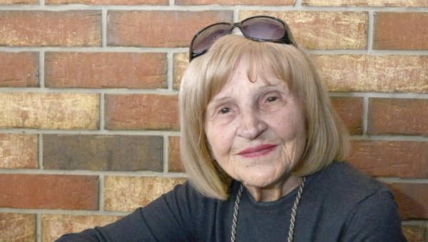 МИРА БАЊАЦ СЛОМЉЕНА ЗБОГ СМРТИ БРАНКА ЦВЕЈИЋА: Волела сам његову породицу и њега, био је диван колега МИРА БАЊАЦ СЛОМЉЕНА ЗБОГ СМРТИ БРАНКА ЦВЕЈИЋА: Волела сам његову породицу и њега, био је диван колега