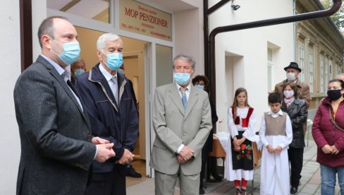 ZA LEPU STAROST: U Budisavi otvoren kompletno rekonstruisan objekat Doma penzionera ZA LEPU STAROST: U Budisavi otvoren kompletno rekonstruisan objekat Doma penzionera