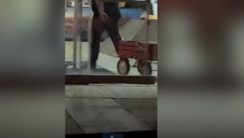 SUMNJIVI NOĆNI PAKETI NA AMERIČKIM IZBORIMA: Trampovi ljudi snimili nedozvoljene aktivnosti u Detroitu! (VIDEO) SUMNJIVI NOĆNI PAKETI NA AMERIČKIM IZBORIMA: Trampovi ljudi snimili nedozvoljene aktivnosti u Detroitu! (VIDEO)