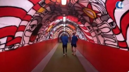 PRVI SUSRET SA LEGENDARNIM TUNELOM: Ovako su Belgijanci reagovali na zaštitni znak Crvene zvezde (VIDEO) PRVI SUSRET SA LEGENDARNIM TUNELOM: Ovako su Belgijanci reagovali na zaštitni znak Crvene zvezde (VIDEO)