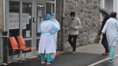 ПРЕМИНУЛО ЈОШ ТРОЈЕ ПАЦИЈЕНАТА У КРАЉЕВУ: Од 327 тестираних, позитивно 123 узорка ПРЕМИНУЛО ЈОШ ТРОЈЕ ПАЦИЈЕНАТА У КРАЉЕВУ: Од 327 тестираних, позитивно 123 узорка