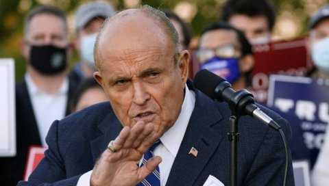РУДОЛФ ЂУЛИЈАНИ У ЗАТВОРУ: Бивши Трампов адвокат предао се у Џорџији РУДОЛФ ЂУЛИЈАНИ У ЗАТВОРУ: Бивши Трампов адвокат предао се у Џорџији
