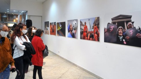 ЗДРАВО, БРАТЕ! ПРЕД ПУБЛИКОМ: У галерији Прогрес изложба фотографија преминулог Срђана Сукија Сулејмановића ЗДРАВО, БРАТЕ! ПРЕД ПУБЛИКОМ: У галерији Прогрес изложба фотографија преминулог Срђана Сукија Сулејмановића