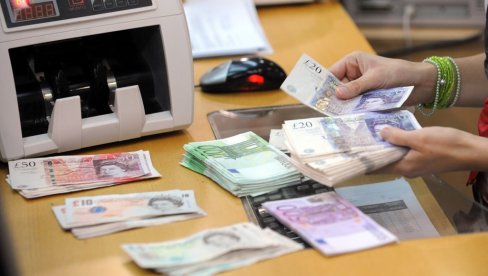 НЕТО ПЛАТА У СЛОВЕНИЈИ: Повећана за време короне 6,7 одсто и износи 1.200 евра НЕТО ПЛАТА У СЛОВЕНИЈИ: Повећана за време короне 6,7 одсто и износи 1.200 евра