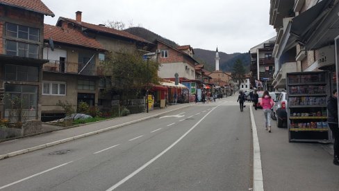 PRONAŠLI IM MARIHUANU: Prijave pritiv muškaraca iz Beograda i Nove Varoši - osumnjičeni za krivično delo neovlašćeno držanje opojnih droga PRONAŠLI IM MARIHUANU: Prijave pritiv muškaraca iz Beograda i Nove Varoši - osumnjičeni za krivično delo neovlašćeno držanje opojnih droga