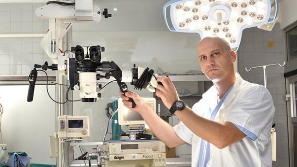 ОТВОРЕНА ХИРУРГИЈА КИЧМЕ ЈОШ ЈЕ НЕЗАМЕНЉИВА: Доктор Немања Јовановић, неурохирург о избору оперативних техника, њиховим ефектима и манама ОТВОРЕНА ХИРУРГИЈА КИЧМЕ ЈОШ ЈЕ НЕЗАМЕНЉИВА: Доктор Немања Јовановић, неурохирург о избору оперативних техника, њиховим ефектима и манама