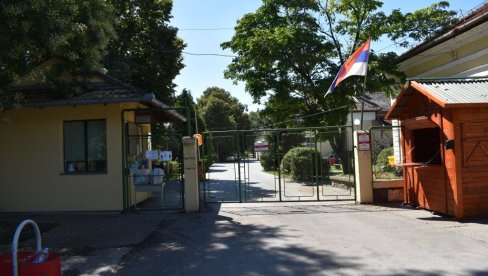 ИМУНИЗАЦИЈА ЗА 110 МЕДИЦИНСКИХ РАДНИКА: Вакцинисани запослени у Општој болници у Сенти ИМУНИЗАЦИЈА ЗА 110 МЕДИЦИНСКИХ РАДНИКА: Вакцинисани запослени у Општој болници у Сенти