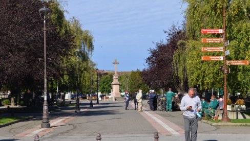 LED SIJALICE DONOSE UŠTEDU: U Vršcu zamenjen kompletan sistem javne rasvete LED SIJALICE DONOSE UŠTEDU: U Vršcu zamenjen kompletan sistem javne rasvete