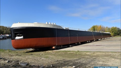 НАЈВЕЋИ ТАНКЕР НА СВЕТУ ПОРИНУТ У БЕГЕЈ: Модерна грдосија дугачка 135 метара спуштена у воду (ФОТО) НАЈВЕЋИ ТАНКЕР НА СВЕТУ ПОРИНУТ У БЕГЕЈ: Модерна грдосија дугачка 135 метара спуштена у воду (ФОТО)