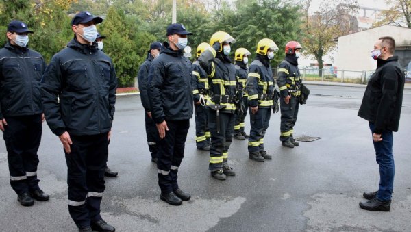 ДАН ЗАШТИТЕ ОД ПОЖАРА: Министар Вулин на показној вежби ватрогасаца ДАН ЗАШТИТЕ ОД ПОЖАРА: Министар Вулин на показној вежби ватрогасаца