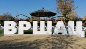 I VRŠAC DOBIO 3D SLOVA: Popularna turistička atrakcija postavljena na Gradskom trgu I VRŠAC DOBIO 3D SLOVA: Popularna turistička atrakcija postavljena na Gradskom trgu