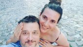 ОСМЕХ СЕ ВРАТИО НА МОЈЕ ЛИЦЕ: Жарко Јокановић након вишенедељне борбе са короном пуштен из болнице, Милша пресрећна (ФОТО)