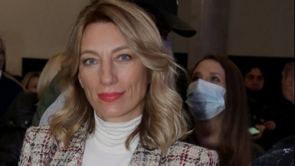 ЦРВЕНИ ВЕШ УВЕК НА РАДОСТ: Ана Станић открива свој ритуал пред сваки наступ ЦРВЕНИ ВЕШ УВЕК НА РАДОСТ: Ана Станић открива свој ритуал пред сваки наступ