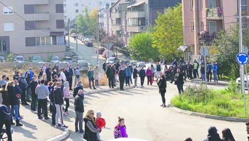 МИРАН ПРОТЕСТ КОМШИЈА: Станари насеља Војвода Влаховић против дивље градње МИРАН ПРОТЕСТ КОМШИЈА: Станари насеља Војвода Влаховић против дивље градње