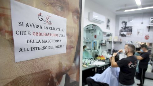 ДЕЦА ПРЕНОСИОЦИ ОПАСНОГ ВИРУСА: Италија у новом проблему - пораст оболелих од короне, основци “сеју” заразу и међу одраслима ДЕЦА ПРЕНОСИОЦИ ОПАСНОГ ВИРУСА: Италија у новом проблему - пораст оболелих од короне, основци “сеју” заразу и међу одраслима