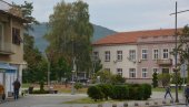 ТЕШКА СИТУАЦИЈА У ТРСТЕНИКУ: Самоу у новембру регистровано 572 новозаражених ТЕШКА СИТУАЦИЈА У ТРСТЕНИКУ: Самоу у новембру регистровано 572 новозаражених