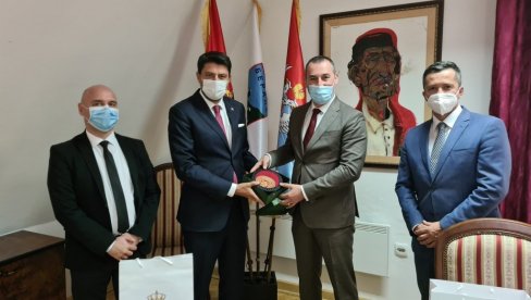 СЕВЕР ЖЕЉНО ЧЕКА ФАБРИКЕ ИЗ СРБИЈЕ: Најава о улагањима и запошљавању обрадовала становнике дела Црне Горе СЕВЕР ЖЕЉНО ЧЕКА ФАБРИКЕ ИЗ СРБИЈЕ: Најава о улагањима и запошљавању обрадовала становнике дела Црне Горе