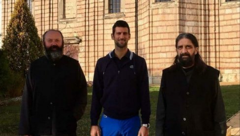 ЂОКОВИЋ УЖИВАО НА ФРУШКОЈ ГОРИ СА ПОРОДИЦОМ: Новак посетио манастир Шишатовац ЂОКОВИЋ УЖИВАО НА ФРУШКОЈ ГОРИ СА ПОРОДИЦОМ: Новак посетио манастир Шишатовац