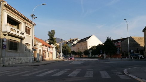DA LI ZNATE GDE SE NALAZI PRAVI CENTAR VRŠCA: Na ovoj raskrsnici nekada je bila označena nulta tačka DA LI ZNATE GDE SE NALAZI PRAVI CENTAR VRŠCA: Na ovoj raskrsnici nekada je bila označena nulta tačka