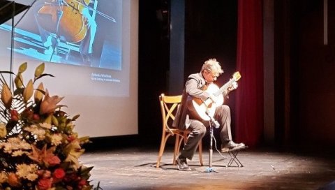 МУЗИЧКИ АМБАСАДОР ШПАНИЈЕ: Гитариста Рафаел Сералет, Гинисов рекордер, одржао у Врању концерт за памћење МУЗИЧКИ АМБАСАДОР ШПАНИЈЕ: Гитариста Рафаел Сералет, Гинисов рекордер, одржао у Врању концерт за памћење