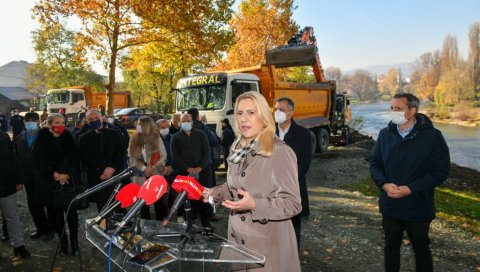 НИЧЕ НОВИ СИМБОЛ БАЊАЛУКЕ: Почетак изградње моста у насељу Долац озваничили Цвијановићева и Радојичић НИЧЕ НОВИ СИМБОЛ БАЊАЛУКЕ: Почетак изградње моста у насељу Долац озваничили Цвијановићева и Радојичић