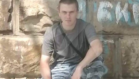 ДЕТАЉИ КРВОПРОЛИЋА КОД ВОРОЊЕЖА Антон Макаров (20) убио мајора и двојицу војника, у току је потрага за нападачем ДЕТАЉИ КРВОПРОЛИЋА КОД ВОРОЊЕЖА Антон Макаров (20) убио мајора и двојицу војника, у току је потрага за нападачем