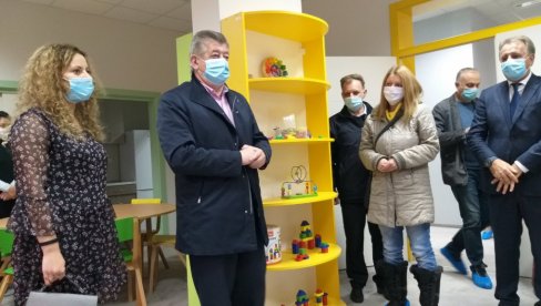ОЛАКШАЊЕ ЗА 50 ПОРОДИЦА: Почео са радом Дневни Центар за децу у Бијељини ОЛАКШАЊЕ ЗА 50 ПОРОДИЦА: Почео са радом Дневни Центар за децу у Бијељини
