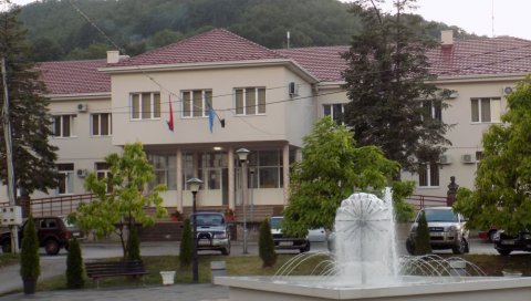 ЂАЧКА СТИПЕНДИЈА: Медвеђа расписала конкурс за стипендирање средњошколаца ЂАЧКА СТИПЕНДИЈА: Медвеђа расписала конкурс за стипендирање средњошколаца