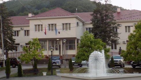 JOŠ JEDNA OPŠTINA U SRBIJI PROGLASILA VANREDNU SITUACIJU: Nagli porast broja zaraženih, zatvaraju se vrtići JOŠ JEDNA OPŠTINA U SRBIJI PROGLASILA VANREDNU SITUACIJU: Nagli porast broja zaraženih, zatvaraju se vrtići