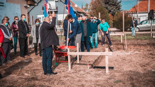 КОНАЧНО ВОДА ЗА ПИЋЕ: У Бачком Моноштору код Сомбора почела изградња постројења за прераду воде КОНАЧНО ВОДА ЗА ПИЋЕ: У Бачком Моноштору код Сомбора почела изградња постројења за прераду воде