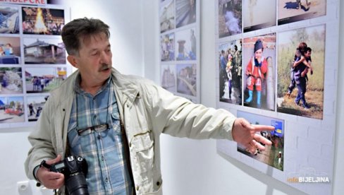 У КАДРУ САЧУВАО ВРЕМЕ: Изложба фоторепортера Новости у бијељинској галерији У КАДРУ САЧУВАО ВРЕМЕ: Изложба фоторепортера Новости у бијељинској галерији
