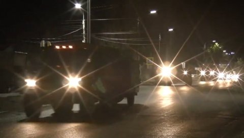 РУСКА ВОЈСКА УШЛА У КАРАБАХ! Објављени снимци контингента, конвој се креће кроз ноћ ка положајима (ВИДЕО) РУСКА ВОЈСКА УШЛА У КАРАБАХ! Објављени снимци контингента, конвој се креће кроз ноћ ка положајима (ВИДЕО)