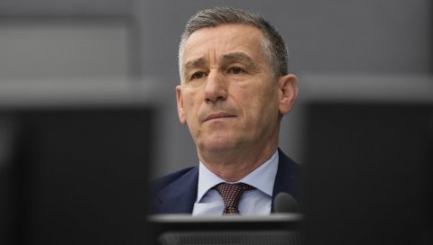 ИЗ ХАГА ДОШАО У КОСОВСКУ МИТРОВИЦУ: Кадри Весељи привремено пуштен из притвора ИЗ ХАГА ДОШАО У КОСОВСКУ МИТРОВИЦУ: Кадри Весељи привремено пуштен из притвора