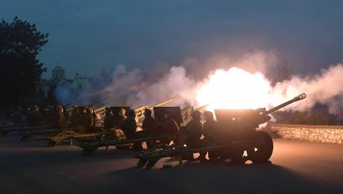ПОВОДОМ ДАНА ДРЖАВНОСТИ: Почасна артиљеријска паљба ПОВОДОМ ДАНА ДРЖАВНОСТИ: Почасна артиљеријска паљба