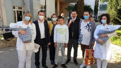 ДЕВЕТОРО ДЕЦЕ НАЈВЕЋЕ БОГАТСТВО: Требињска породица Милојевић од пре неколико дана богатија за још два члана ДЕВЕТОРО ДЕЦЕ НАЈВЕЋЕ БОГАТСТВО: Требињска породица Милојевић од пре неколико дана богатија за још два члана