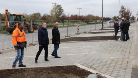 ПАРКИНГ СА НАГИБОМ: Решење за вишегодишњи проблем са паркирањем у Новој Детелинари ПАРКИНГ СА НАГИБОМ: Решење за вишегодишњи проблем са паркирањем у Новој Детелинари