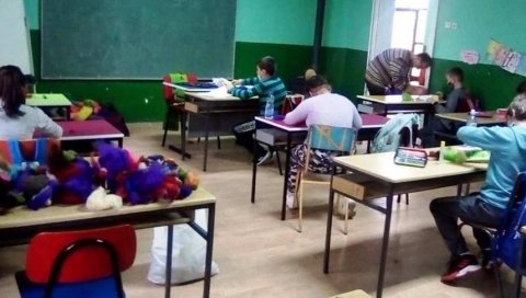 ЧУВАЊЕ СТАРИХ ЗАНАТА У ШКОЛАМА: Још једна радионица филцања вуне параћинског удружења “Штит” ЧУВАЊЕ СТАРИХ ЗАНАТА У ШКОЛАМА: Још једна радионица филцања вуне параћинског удружења “Штит”