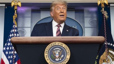 ДОНАЛД ТРАМП СЕ ОБРАТИО ГРАЂАНИМА: Ево шта је председник САД поручио у новогодишњој ноћи ДОНАЛД ТРАМП СЕ ОБРАТИО ГРАЂАНИМА: Ево шта је председник САД поручио у новогодишњој ноћи