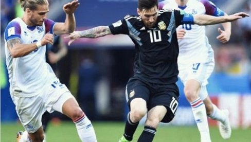 ЗБОГОМ ФУДБАЛУ: Најлепши фудбалер света окачио копачке о клин ЗБОГОМ ФУДБАЛУ: Најлепши фудбалер света окачио копачке о клин